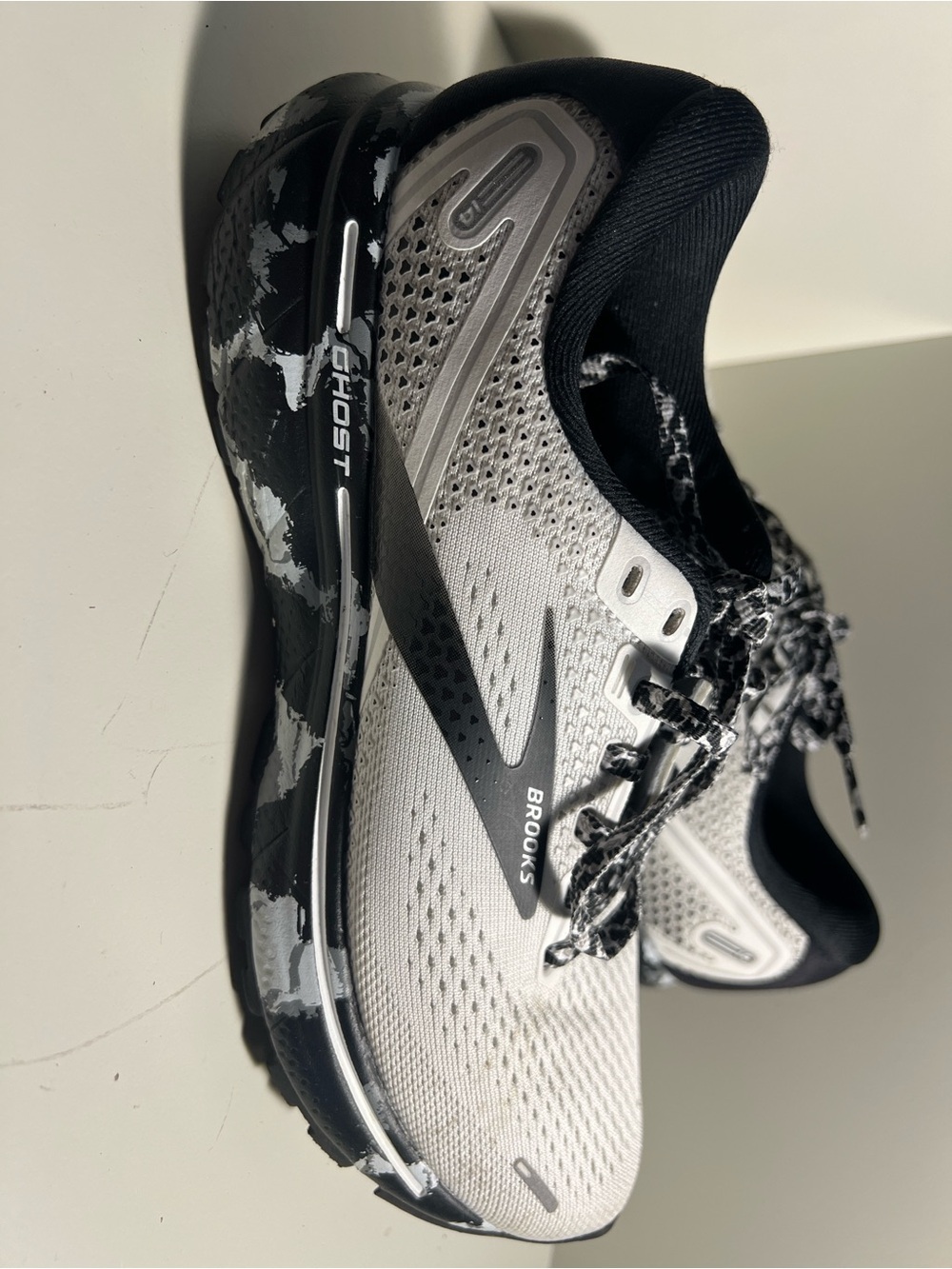 Brooks Women’s Black Athletic Running Shoes - Picture 4 of 7